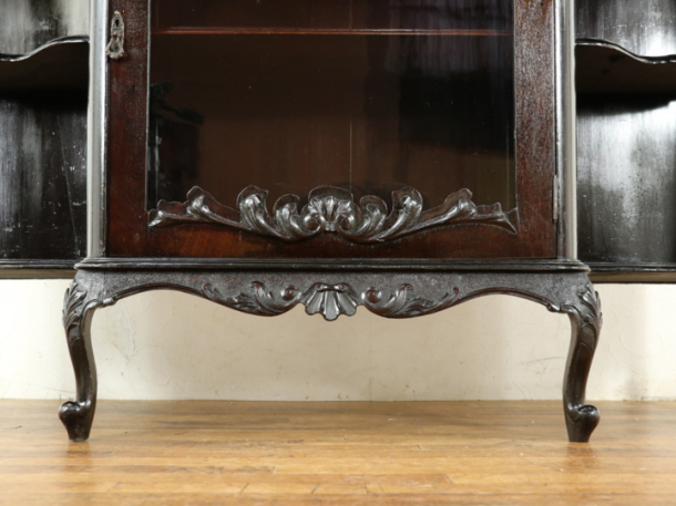 イギリス アンティーク家具 豪華な彫り模様の1930年代サイドボード イギリスアンティーク家具