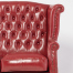 レッドPUレザーチェスターフィールドウイングバックソファ